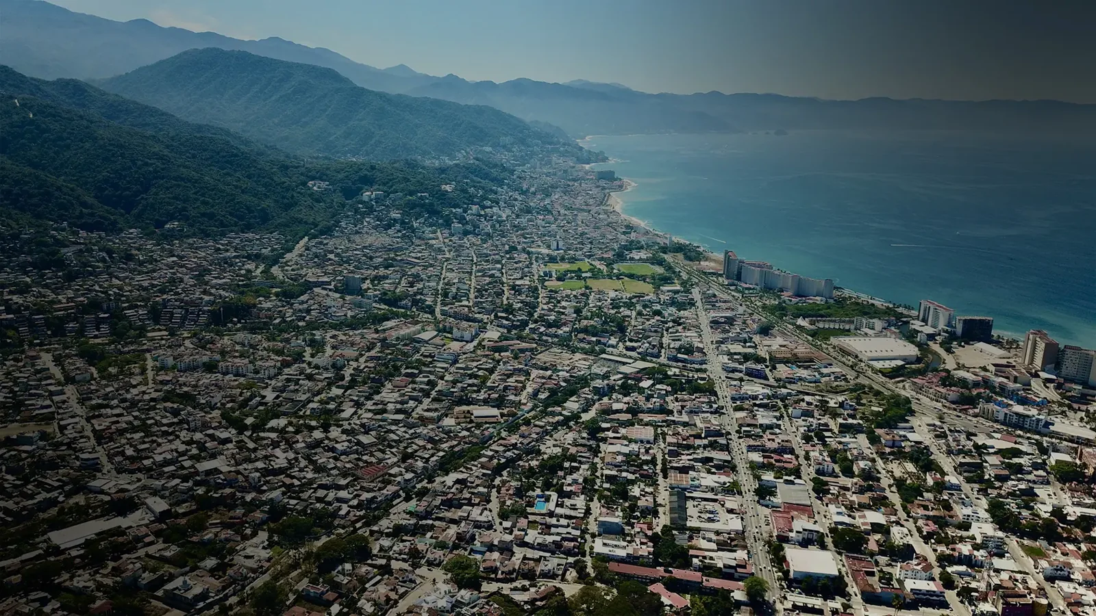 Vista aérea de Puerto Vallarta y su bahía