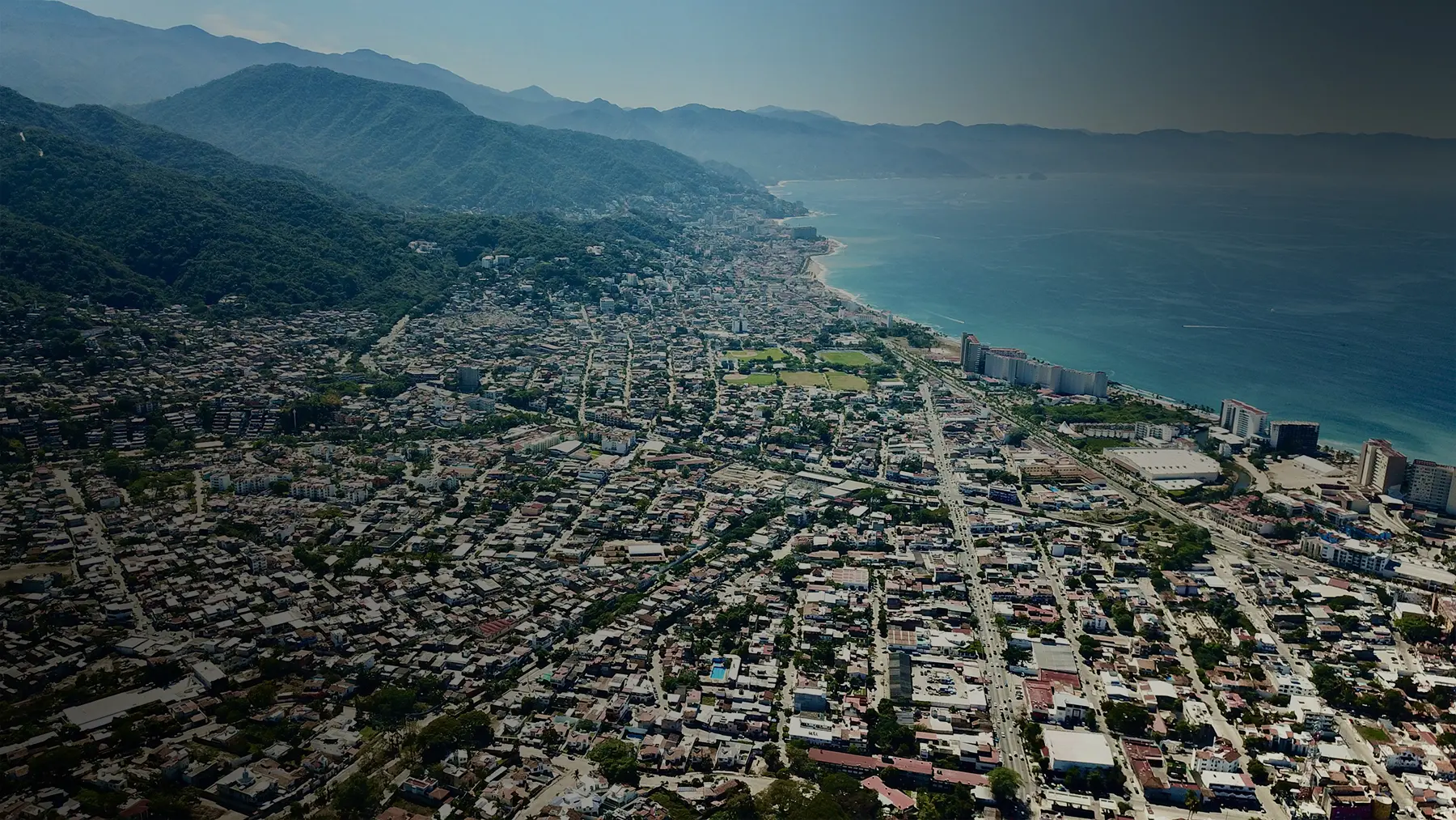 Vista aérea de Puerto Vallarta y su bahía